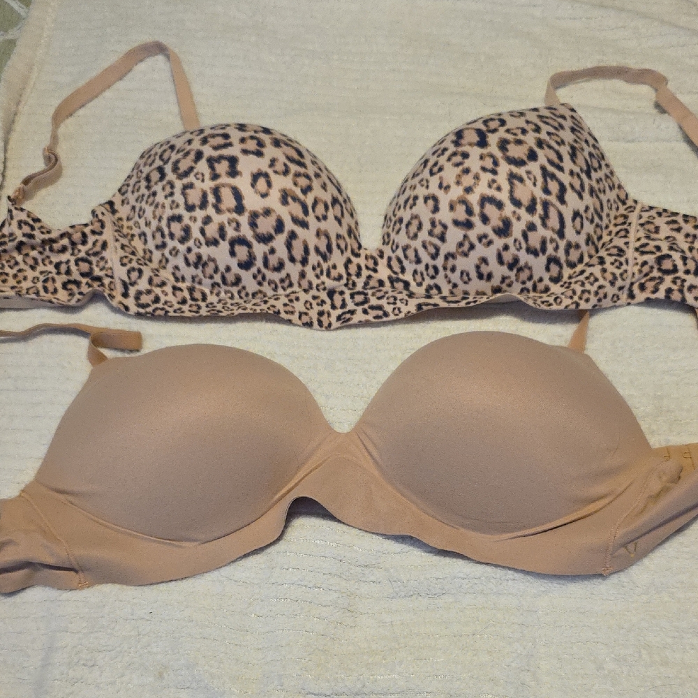 Victoria's Secret Incredible Wireless Bra Set. Steal!